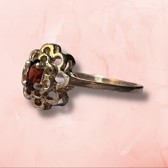 Vintage .925 Sterling Silver Ring with Red Gemstone - Size 8.5 (EUC) - Picture 2 of 3